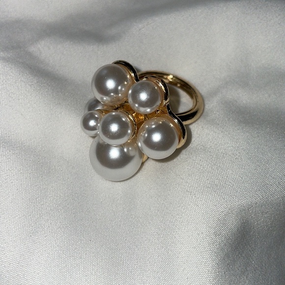 Faux Pearl Gold Ring - Picture 5 of 6